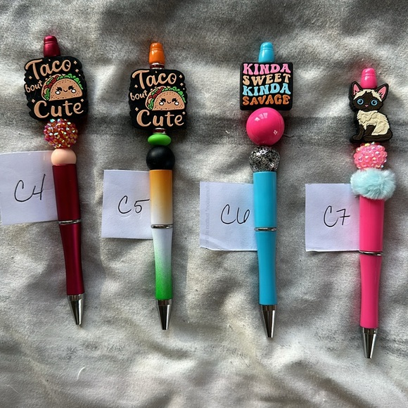 Pick one! Beaded pen with black ink & refill - Picture 7 of 10